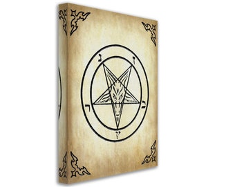 Może przedstawiać: Wydruk na płótnie przedstawiający czarny pentagram w okręgu, z twarzą przypominającą kozę pośrodku. Tło ma wygląd vintage pergaminu, z dekoracyjnymi akcentami w rogach. Grafika jest wyświetlana na białym tle.