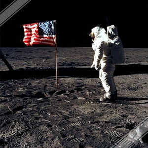 Poster sulla Luna di Buzz Aldrin - Piantare la bandiera degli Stati Uniti sulla Luna. Spedizione nazionale nel Regno Unito, nell'UE e negli Stati Uniti.