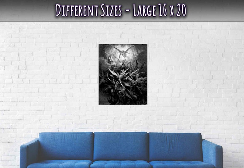 Puede incluir: Una impresi&oacute;n en blanco y negro de una escena del libro "Paradise Lost" de John Milton. La impresi&oacute;n representa una escena de &aacute;ngeles ca&iacute;dos que son expulsados del cielo. La impresi&oacute;n est&aacute; enmarcada y colgada en una pared de ladrillo blanco sobre un sof&aacute; azul.