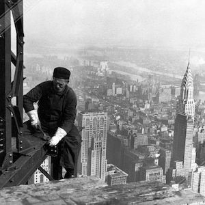 Póster de trabajador del Empire State, impresión fotográfica vintage de 1930, Lewis Hine - Trabajadores de la construcción atrevidos de Nueva York. Envíos nacionales (Reino Unido, UE, EE. UU.).