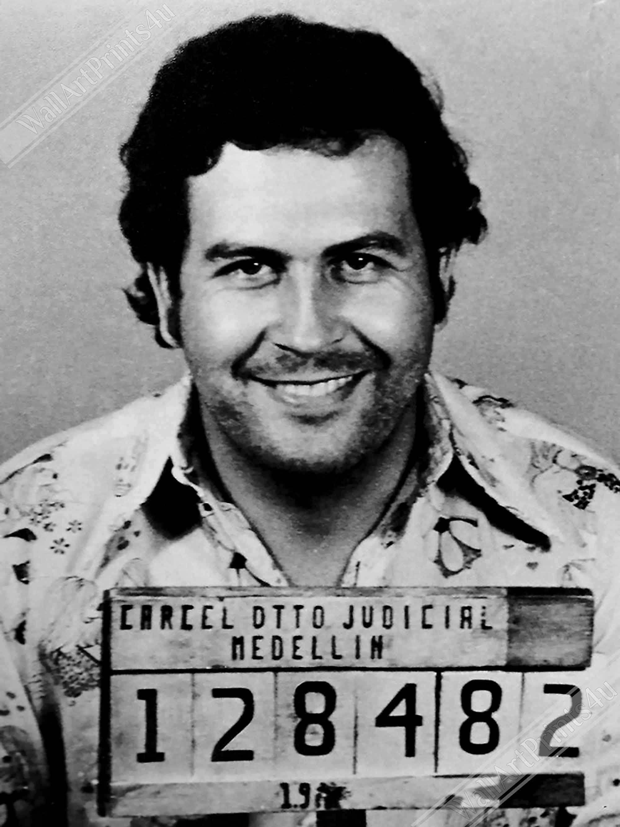 Nacnic Poster Pablo Escobar A Colori Stile Cartoon – Cornice Nera Inclusa, Formato A4 (21x29,7 Cm)