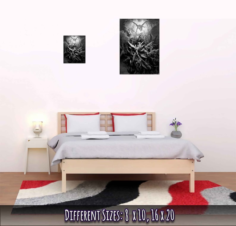 Puede incluir: Impresi&oacute;n en lienzo en blanco y negro de una escena dram&aacute;tica con m&uacute;ltiples figuras y una criatura alada. La impresi&oacute;n se muestra sobre una cama con ropa de cama blanca y una alfombra roja y blanca. El texto "DIFFERENT SIZES: 8 X 10, 16 X 20" se muestra debajo de la alfombra.