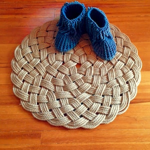 Nautical Knot Unique Rug 31&quot; - Handmade Turk&#39;s Head Weave Rug - Traditional Sailor Knot Arts - Jute Rope Rug - Beach House Rug - Bath Mat  -
