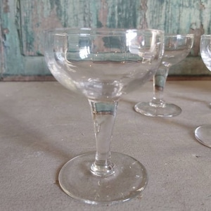 Set von vier französischen Vintage Gläsern für Schnaps