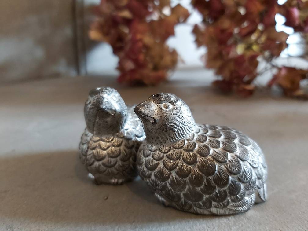 Très Mignon Ensemble de Salières et Poivrières, Vintage Français, en Forme Deux Petites Cailles
