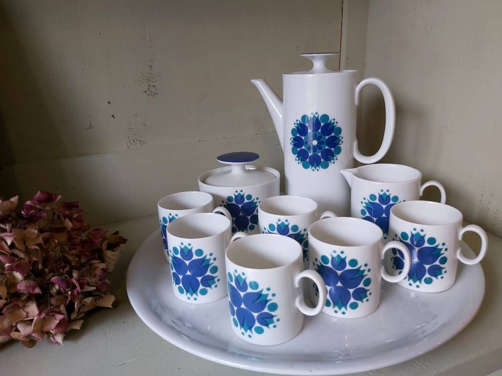 Mid Century Thomas Rosenthal Allemagne Porcelaine Tulipes Café Set in Greens & Blues