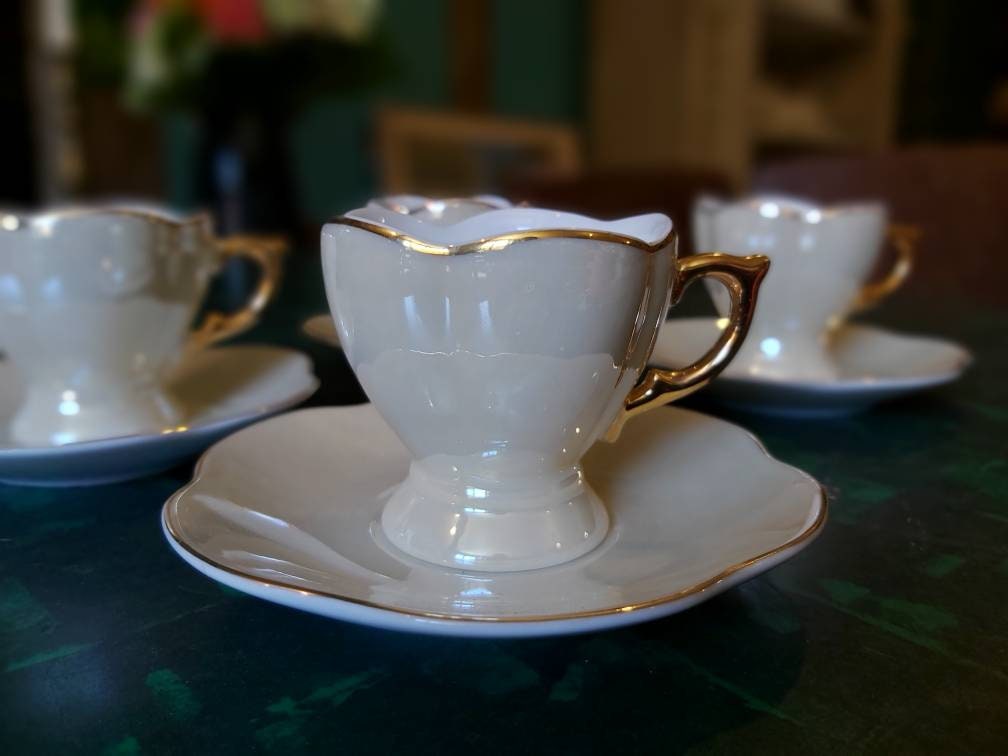 Tasses à Café Français Vintage Ligne Hôtesse avec Leurs Soucoupes