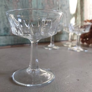 Set von vier französischen Vintage Gläsern für Schnaps