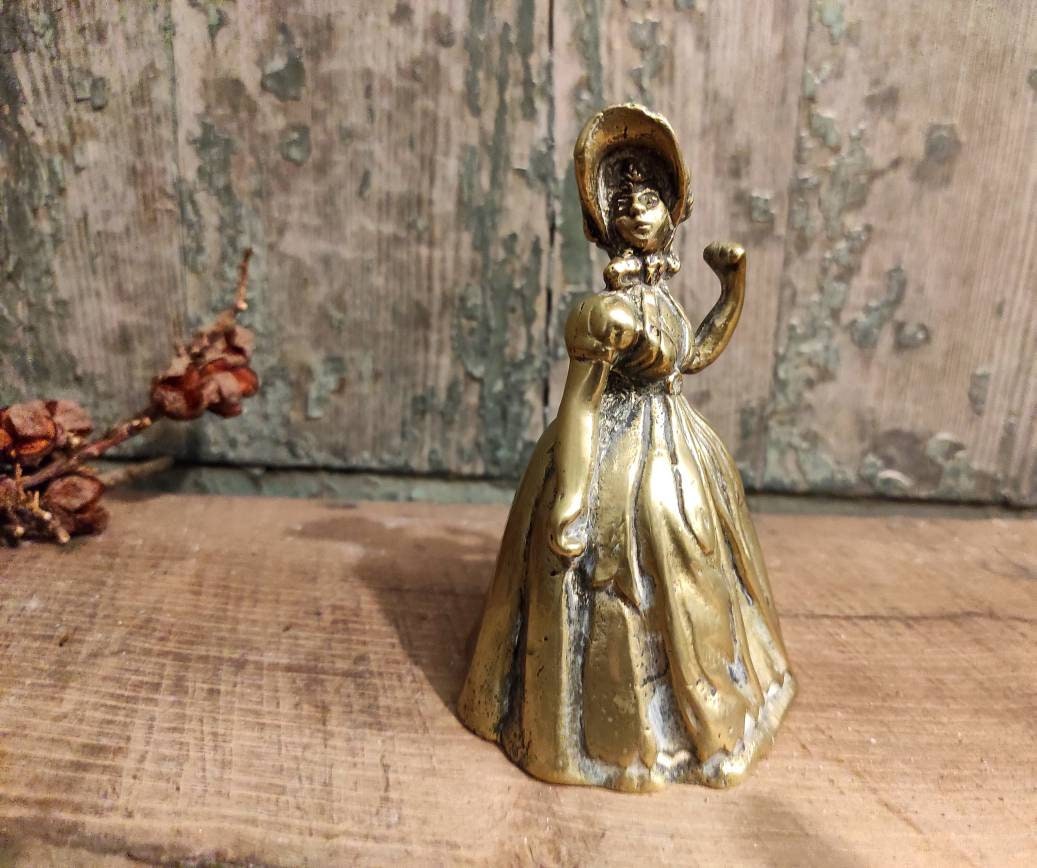 Cloche Antique Français, en Bronze, Forme de Dame
