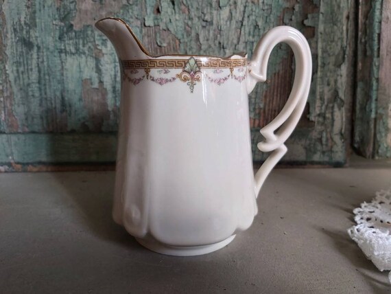 Pot à lait ou à crème en porcelaine de Limoges