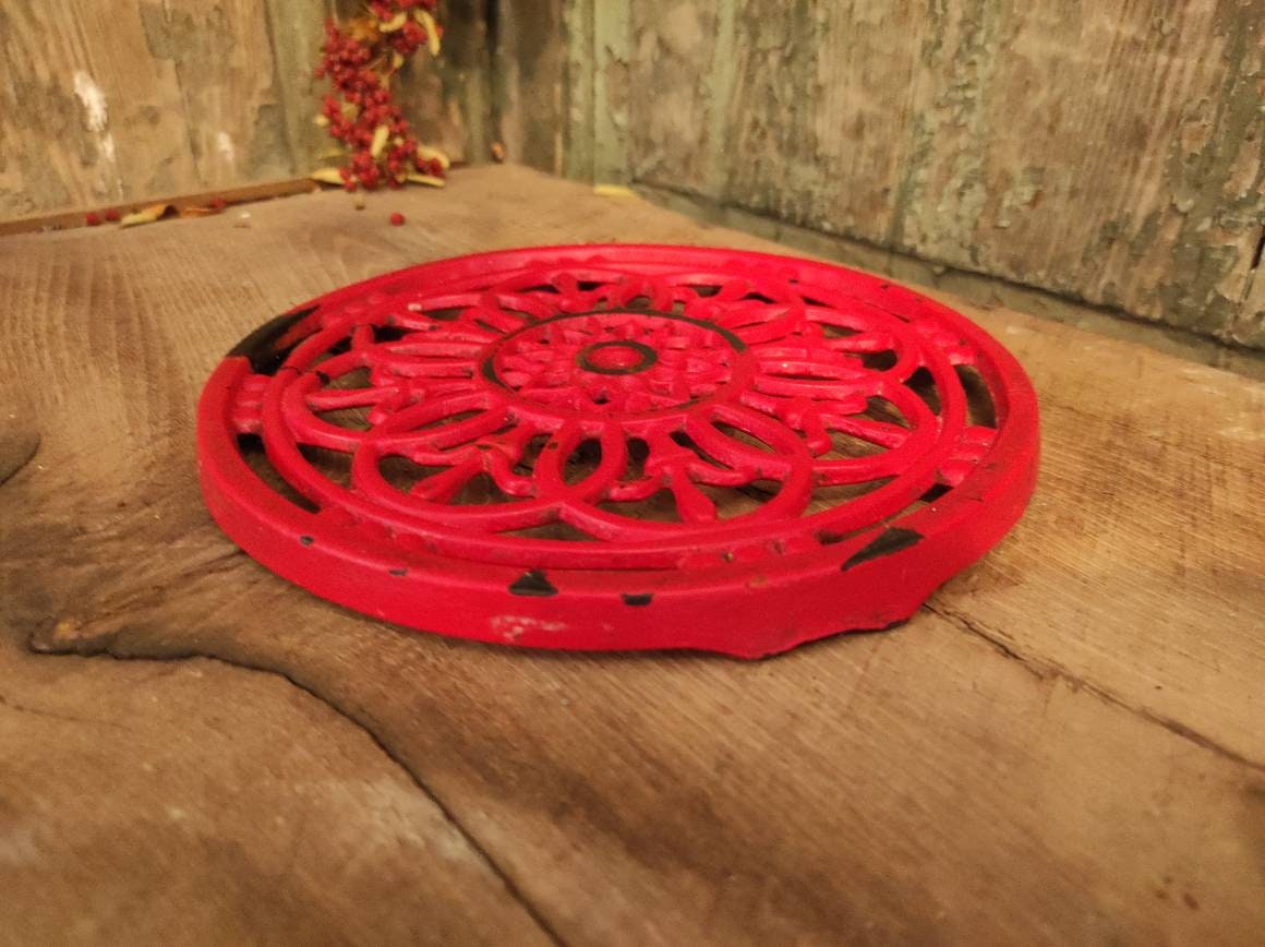 Trivet Vintage Français en Fonte Rouge