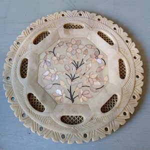 Amazing vintage Indian plate in carved marble with mother of pearl inlay