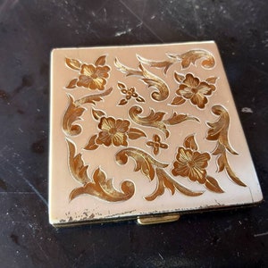 Vintage French Powder Compact with Vegetal motifs