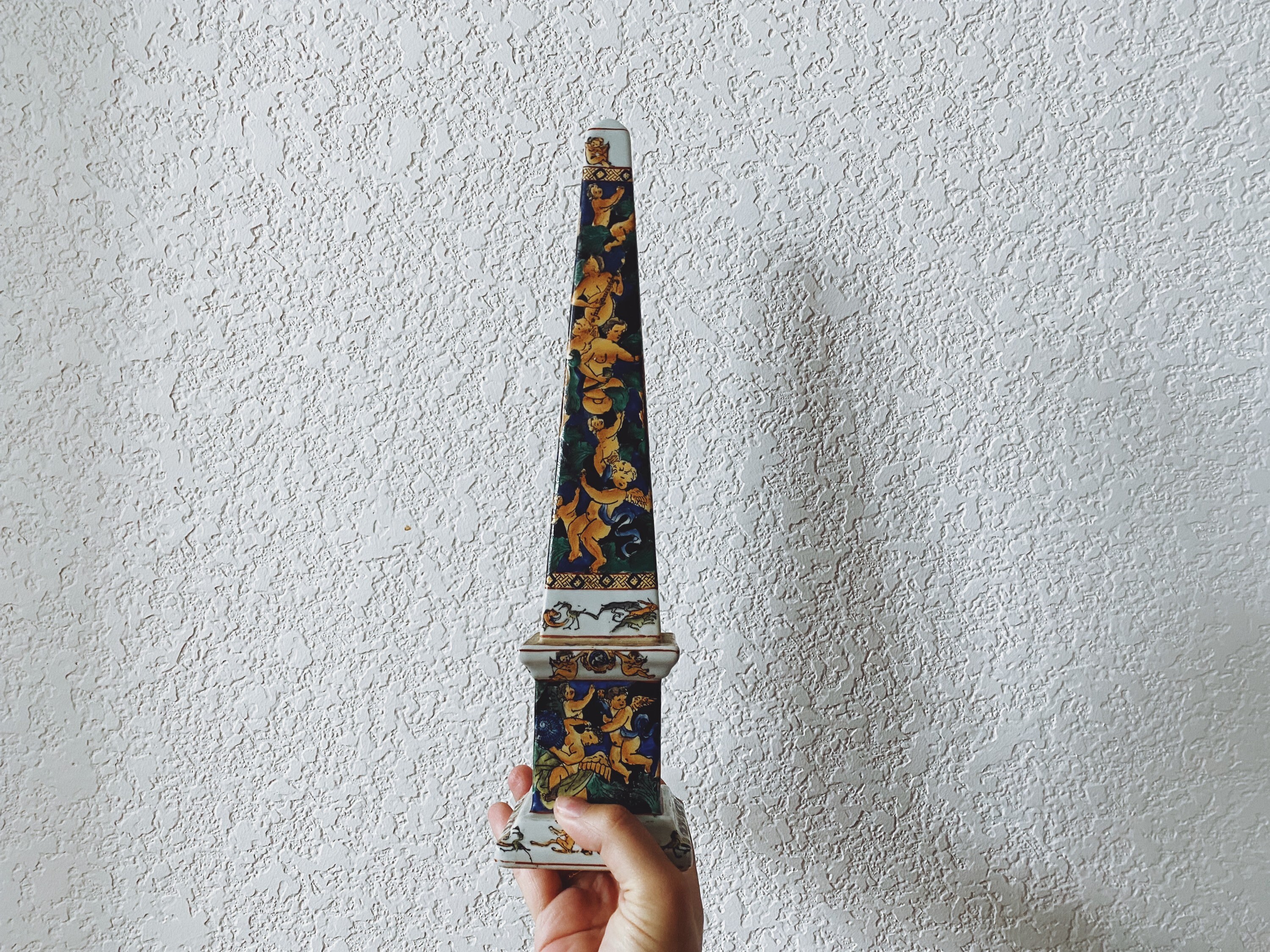 Obélisque En Céramique