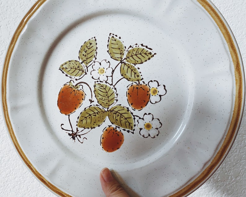 Vintage Speckled Hand Painted Strawberry Stoneware Plate by Americana Hearthside Strawberries and Cream Design Made in Japan image 4