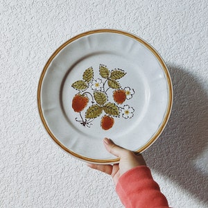 Vintage Speckled Hand Painted Strawberry Stoneware Plate by Americana Hearthside Strawberries and Cream Design Made in Japan image 2