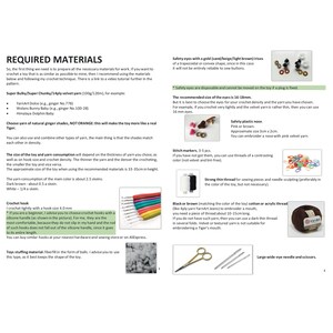 Puede incluir: P&aacute;gina de un patr&oacute;n de ganchillo con los materiales necesarios. Incluye ejemplos de hilo, un ganchillo de 4,0 mm, ojos de seguridad, marcadores de punto y una nariz de seguridad rosa o marr&oacute;n, de aproximadamente 3 cm x 2 cm. El texto tambi&eacute;n menciona tijeras y fibra.