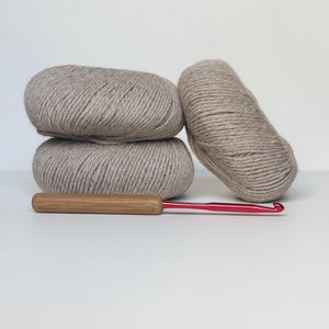 100% Baby Alpaca DK Yarn Beige Soft Peruvian Natural Fiber Luxury Yarn Crochet and Knitting Yarn Hypoallergenic Eco Friendly
