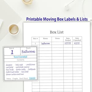 Könnte beinhalten: Druckbare Umzugskarton-Etiketten und Listenvorlage. Die Vorlage enthält eine Kartonliste mit Spalten für Kartonnnummer, Raum, Notizen, Datum des Packens und Datum des Auspackens. Die Vorlage enthält auch ein Kartonetikett mit Platz für Kartonnnummer, Raum und einen Abschnitt zum Auflisten des Inhalts. Das Etikett enthält auch einen Abschnitt zum Kennzeichnen, ob der Karton schwer, zerbrechlich, nicht gestapelt werden darf oder Flüssigkeiten enthält.