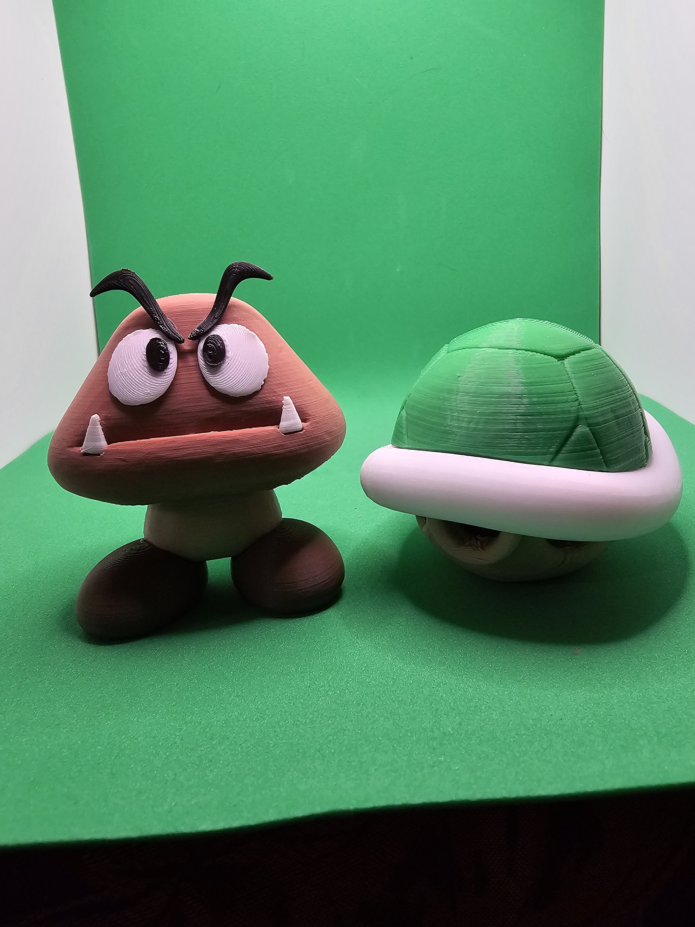 Goomba ぬいぐるみとキノコ型オブジェ il_fullxfull.5695883789_tib4.jpg