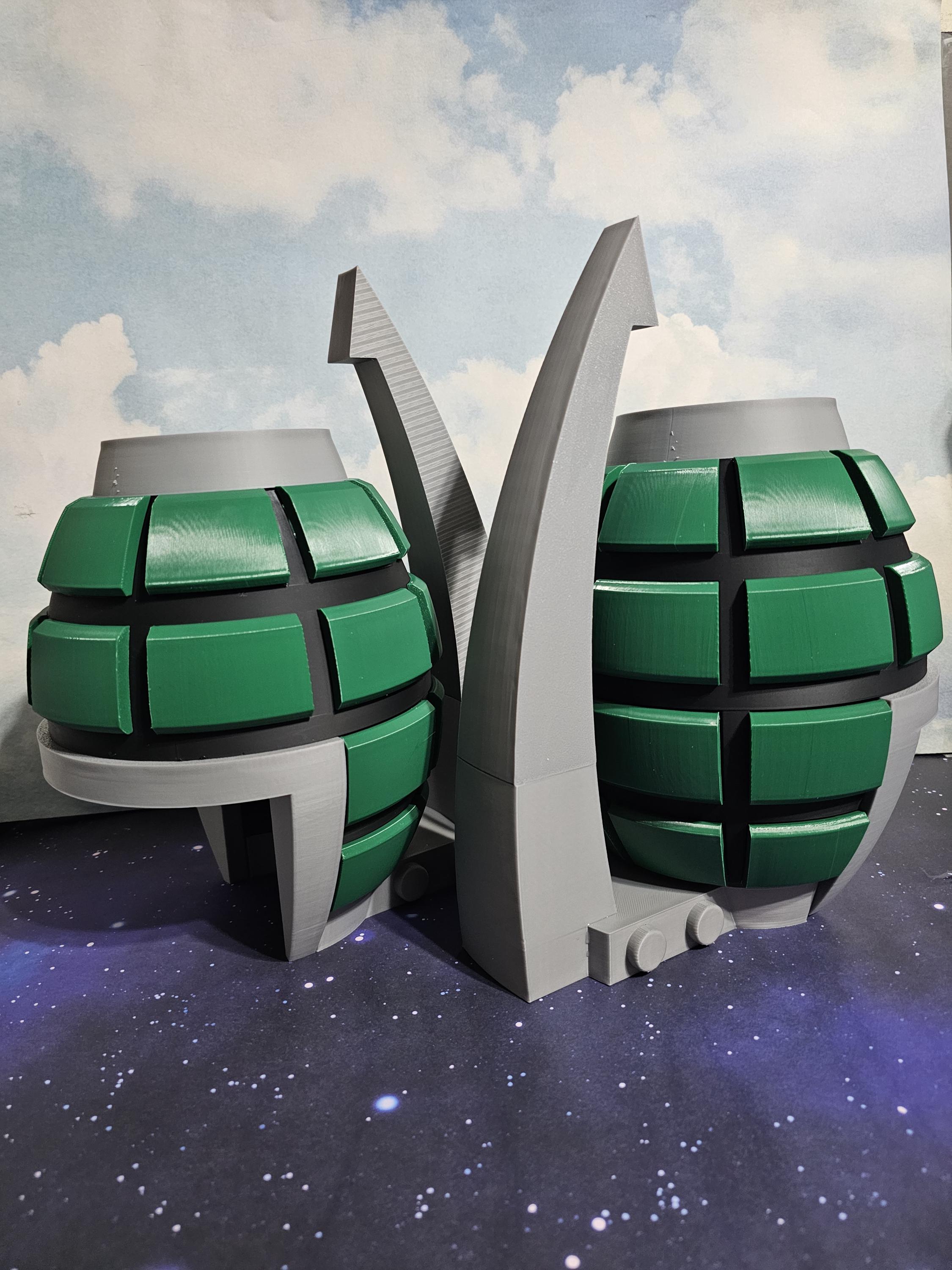 Guanti con granata Katsuki Bakugou stampati in 3D.