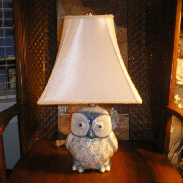 Wonderful Vintage Owl Table Lamp in White Blue Green Colors- Dale Tiffany White Silk Shade- 21" Tall Works in EUC