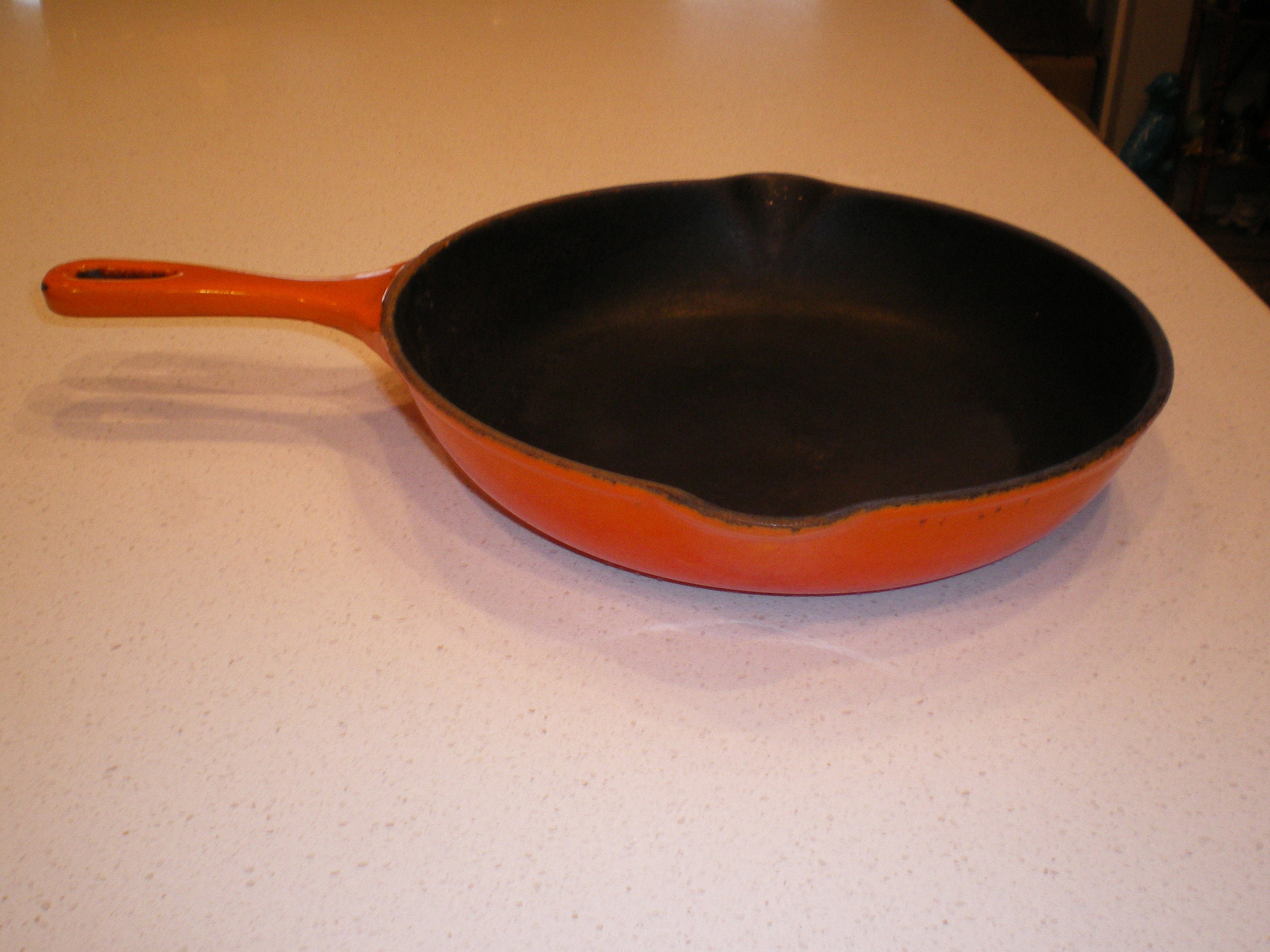 Le Creuset 23 enameled cast iron 9 inch skillet blue Free Ship Exc Cond￼