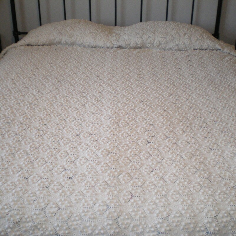 Ivy Hand-stitched Cotton Bedspread