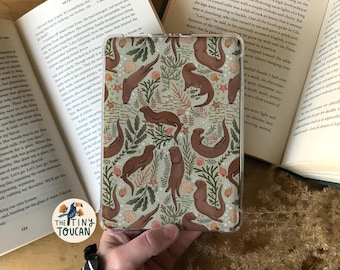 Wkładki Otters do czytników e-booków/Kindle z ilustracjami. Teksturowany karton premium. Możliwość wyboru i miksowania wzorów. Wzory Cottagecore.