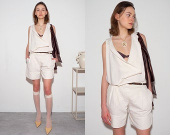 SPORTMAX LEINEN PLAYSUIT | Vintage-Jumpsuit aus gebrauchtem, gebrauchtem, elfenbeinfarbenem, cremefarbenem, drapiertem Ausschnitt, offenen Shorts und Leinen, minimal geschnitten