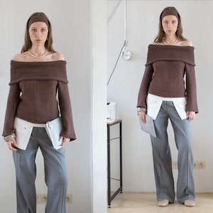 Blusa de Ombro Frio | Suéter italiano Stefanel vintage, usado, marrom, ombro de fora, anos 2000, 90, manga flare