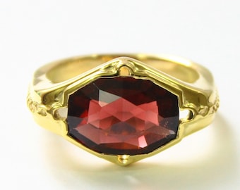 Solid Gold ring set with a stunning Natural 14x10 Faceted Red Garnet, Ring of Narya