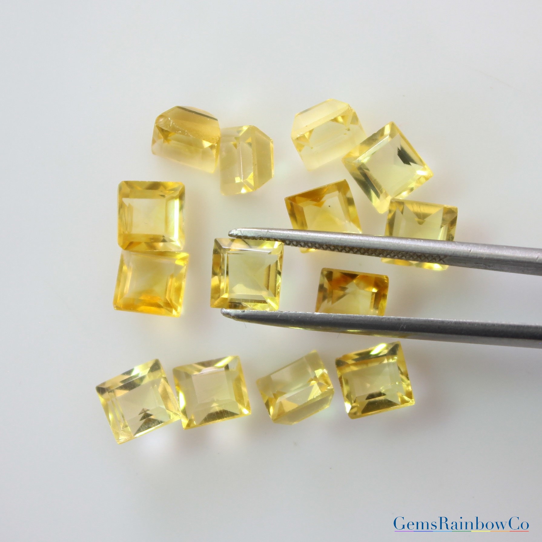 本物のシトリン 6mm および 7mm シトリン スクエア ファセット ルース