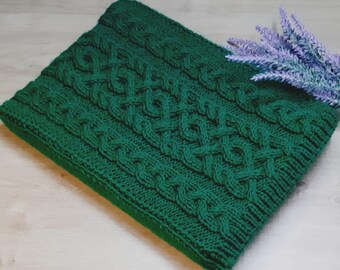 Knit laptop case Green tablet sleeve, Gift for students or coworkers, Christmas cozy gift