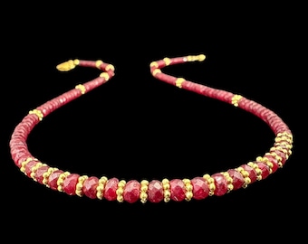 Natuurlijke robijnrode kralenketting, designer kralenketting robijnrode kralen, natuurlijke robijn handgemaakte edelsteensieraden, ketting facetkralen, geboortesteenkralen