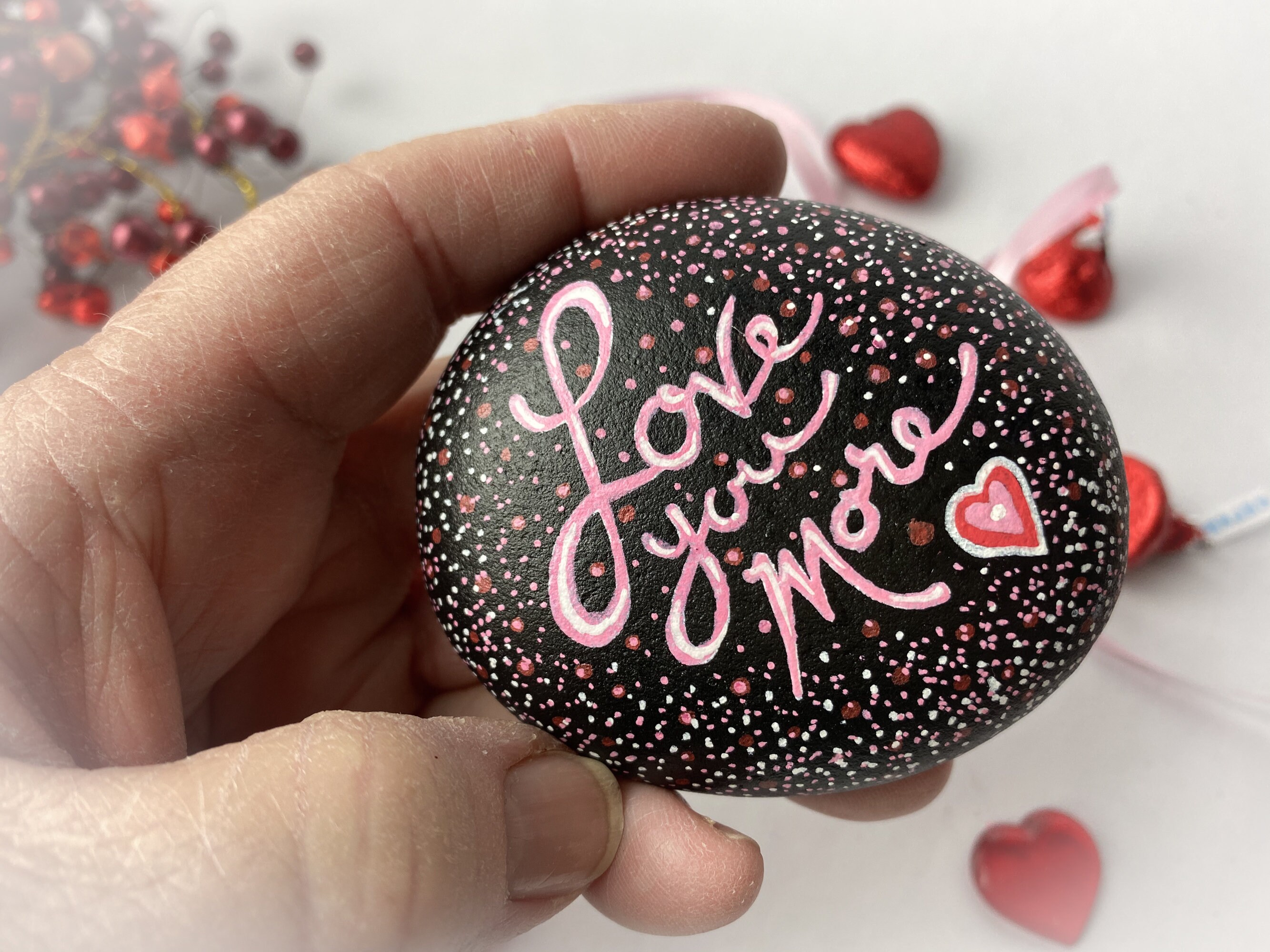 Pequeña piedra de amor te amo más pintado a mano corazón Etsy