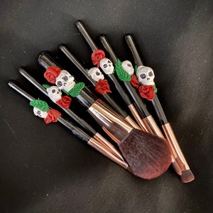 Skull and Roses Makeup, Goth Makeup Brushes, Set 7 pezzi, Pennello trucco personalizzato, Makeup Brush Wand, Makeup Brush Set, Lightweight Travel