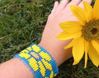 Ukraine Sunflower Bracelet, Ukrainian Flag Colors, Boho, Hippie Jewelry, Blue and Yellow bracelet, Sunflower Gift, Bead Floral Bracelet.