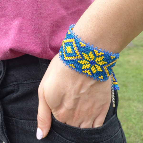 Ukrainian Flag Colors bracelet, Blue and Yellow bracelet, Gift for Mom, Grandma, Ukraine Lovers, Beaded Geometric Bracelet ,Gift for Her