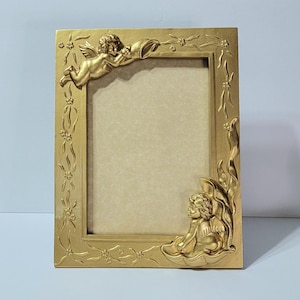 1970&#39;s Heavy Resin Goldtone Cherub 8&quot;×10&quot; Photo Frame, Goldtone 3D Easle Back Cherub Picture Frame, Art Nouveau Style Frame, *Description