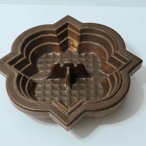1970s Atlantic Mold Mid-century Modern Style Clover Shaped Brown Ceramic Ashtray,  Signed Pottery Craft Ashtray, Large Ashtray, *Description