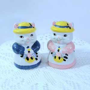1980&#39;s Salt And Pepper Shakers, Ceramic Cat Salt And Pepper Shakers, Kitten Salt And Pepper Shakers, Kitschy Cat Shakers (See Description)