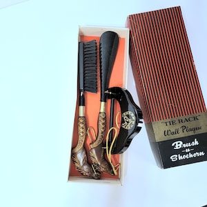 1960s Shoe Brush and Shoehorn Set with Tie Rack Hanger in Original Box, Horse Design Shoe Brush and Shoehorn, Men&#39;s Shoe Set, *Description