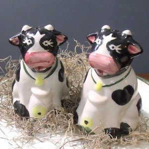 Vintage Cow Salt And Pepper Shaker Set, Holstein Cow Salt And Pepper Shakers, Black And White Cow Salt And Pepper Shakers, (See Description)