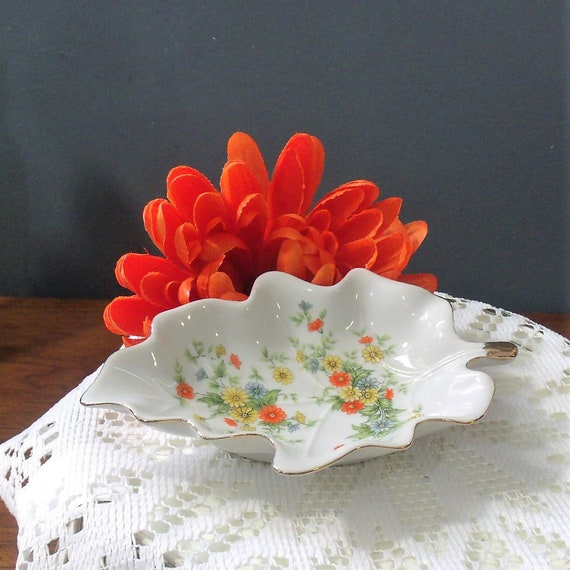 1960's Porcelain Leaf Dish, Lefton China Leaf Dis… - image 1