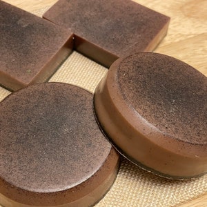 Gewürzhonig Tonka und Kaffeebohne Ziegenmilch 4,5 Unzen Seife, handgemachte botanische Seife, Kräuterseife, ganz-natürliche Seife, runde Seifenstück, Geschenkseife