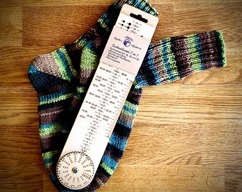 Sock ruler 5-in-1 for 4-ply, 6-ply and 8-ply sock yarn, tables for the cast-on and band tip, made of wood