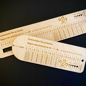 Duit & Knit sock ruler, 2 sizes, tables for the stitch cast on, scale for stitch sample and needle size, made of wood now in a new design Bundle