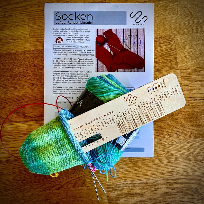 Duit & Knit sock ruler, 2 sizes, tables for the stitch cast on, scale for stitch sample and needle size, made of wood now in a new design Classic
