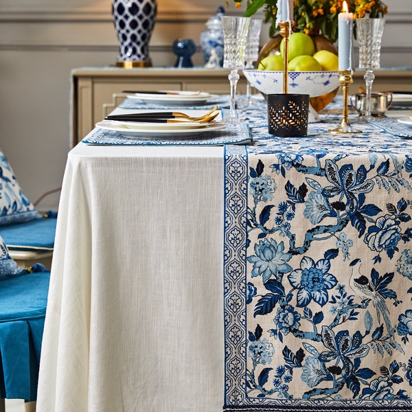 Chemin de table en coton et lin à motif porcelaine bleue et blanche